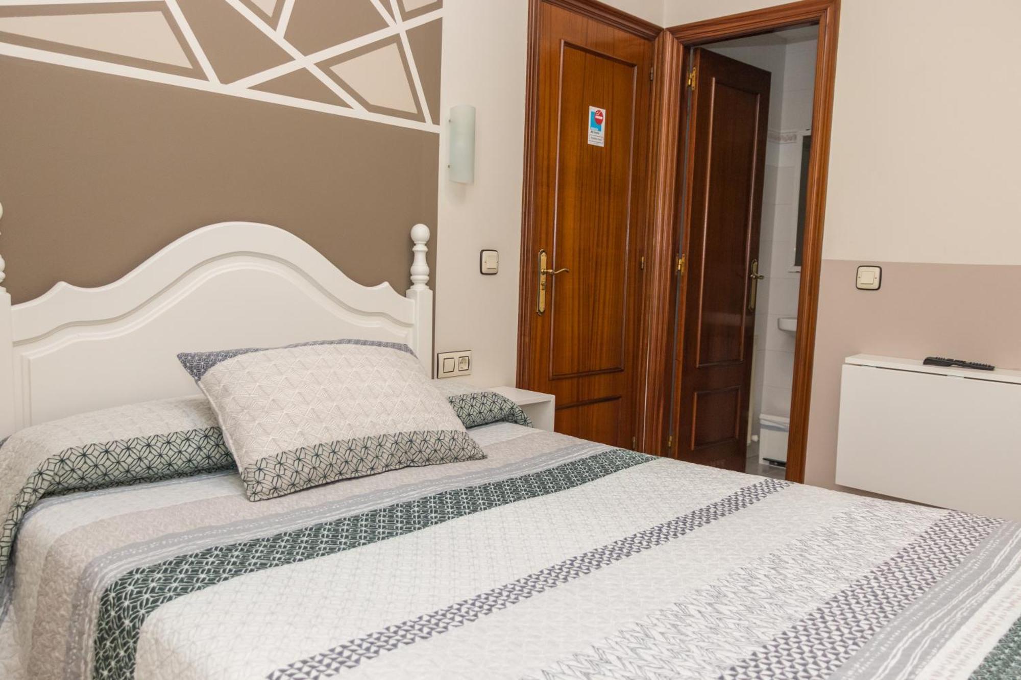 Hotel Plaza Onís Εξωτερικό φωτογραφία