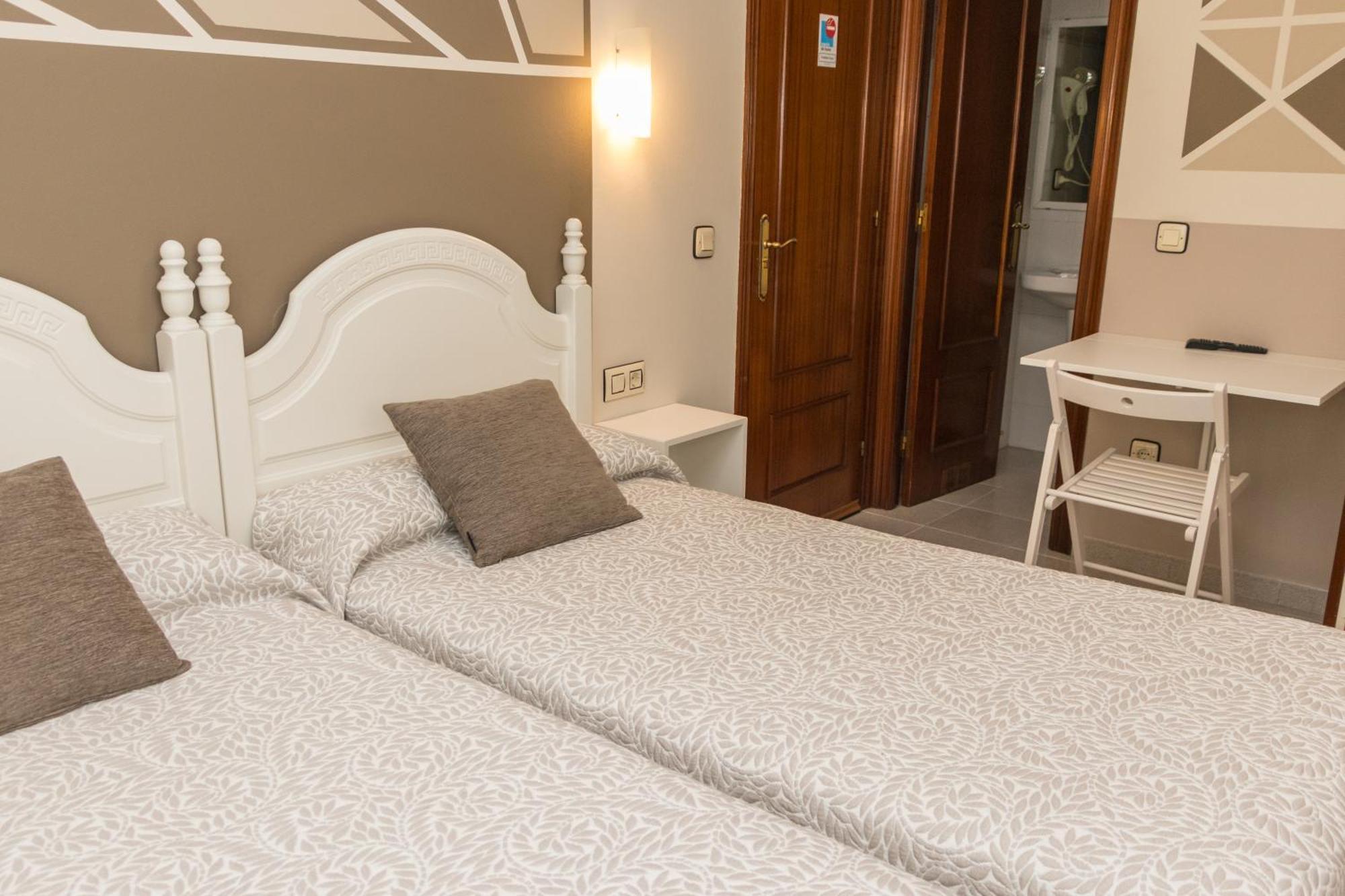 Hotel Plaza Onís Εξωτερικό φωτογραφία