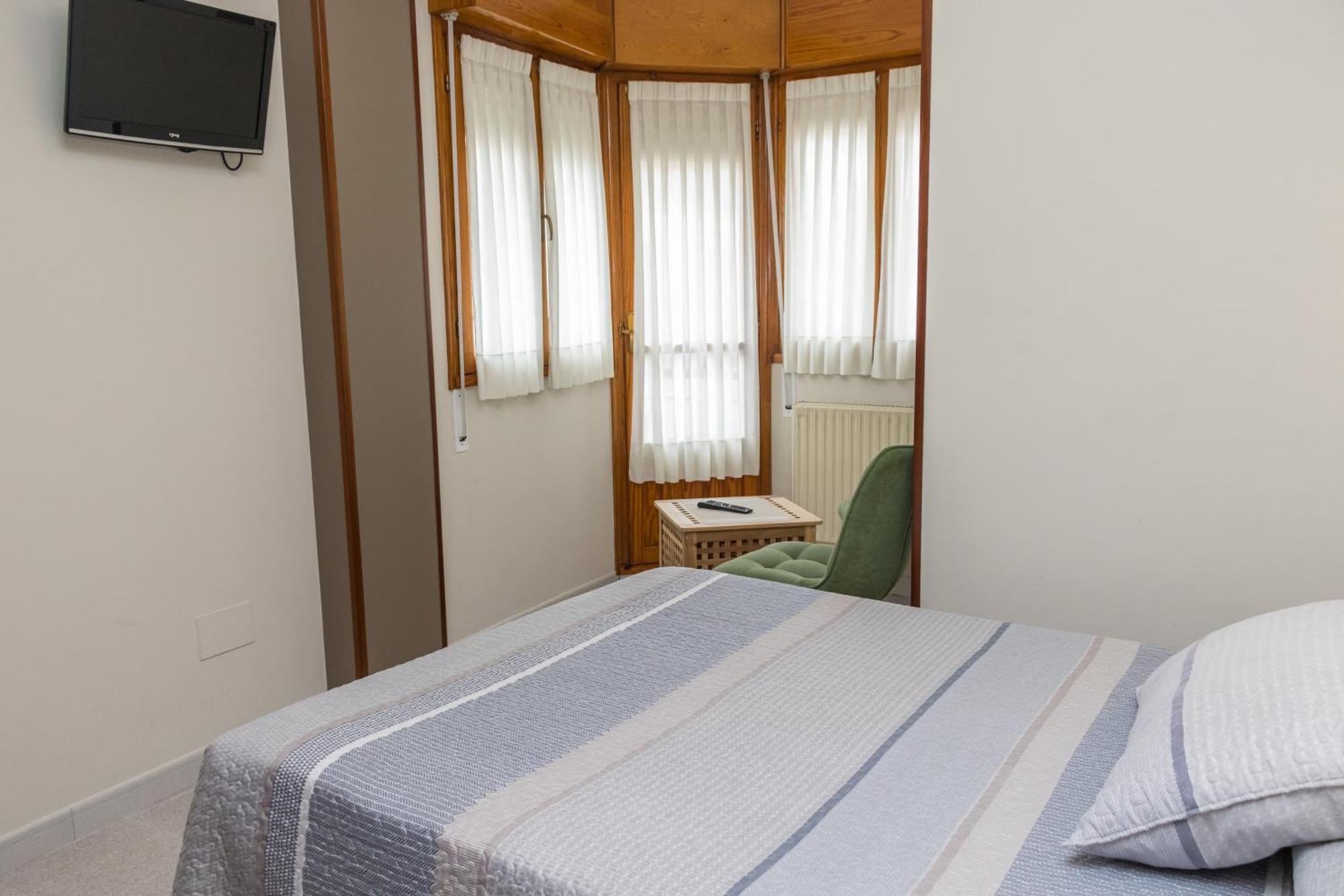 Hotel Plaza Onís Εξωτερικό φωτογραφία