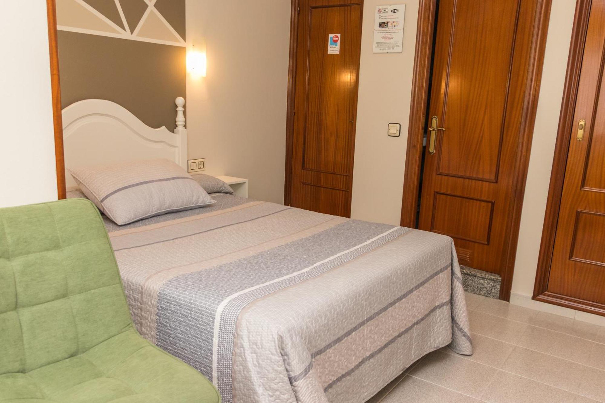 Hotel Plaza Onís Εξωτερικό φωτογραφία