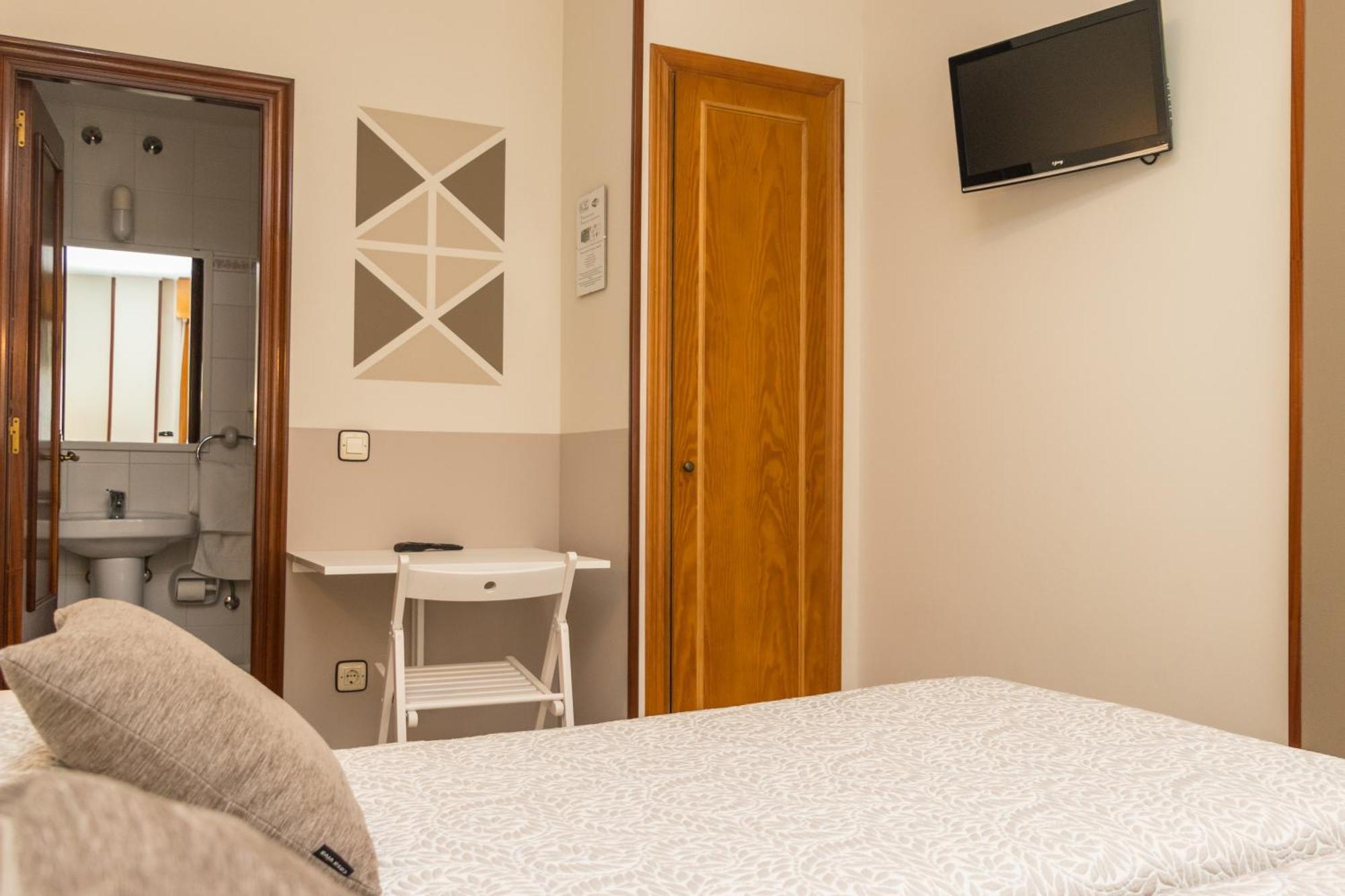 Hotel Plaza Onís Εξωτερικό φωτογραφία