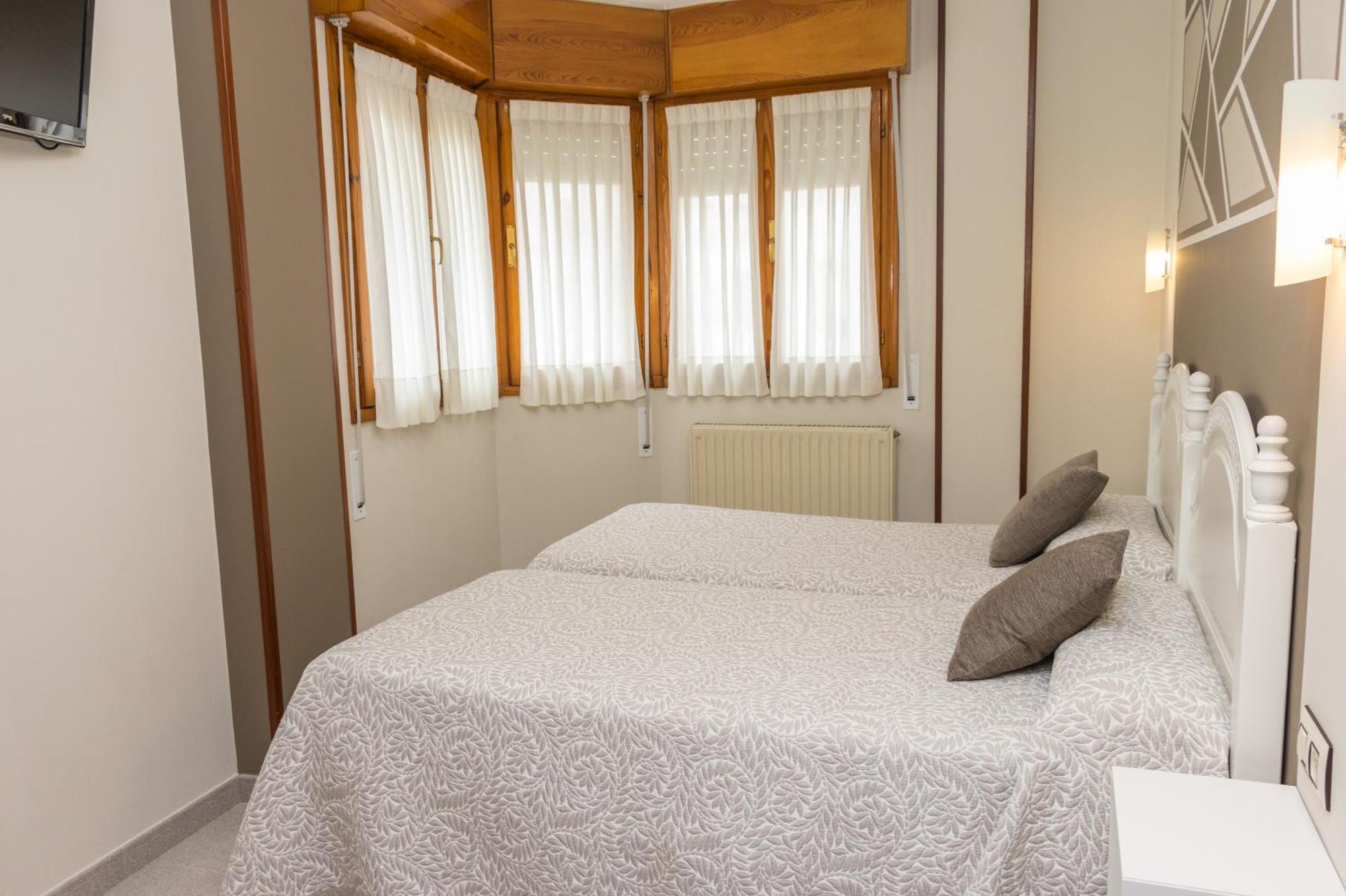 Hotel Plaza Onís Εξωτερικό φωτογραφία